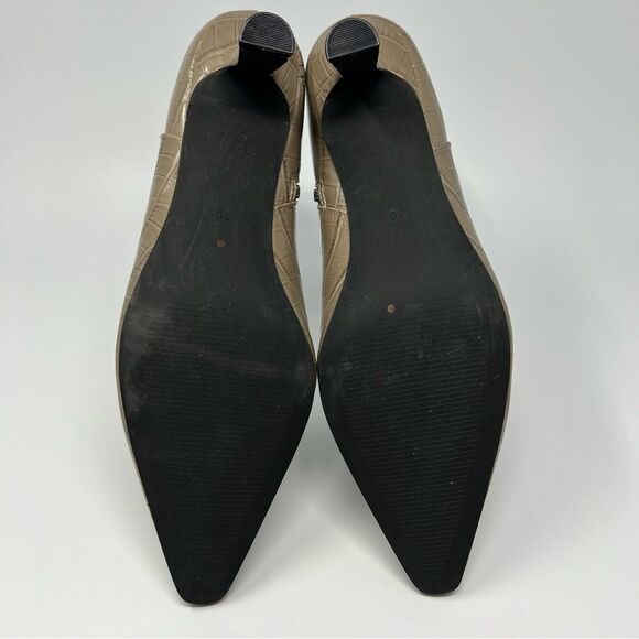 Intentionally Blank Main Character Bootie NEW! - Picture 7 of 9